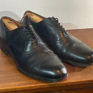 Grenson Black cap toe dress shoes   9D Hand Made in UK